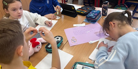 Powiększ grafikę: 3b-w-ramach-innowacji-pedagogicznej-mali-podroznicy-686774.jpg