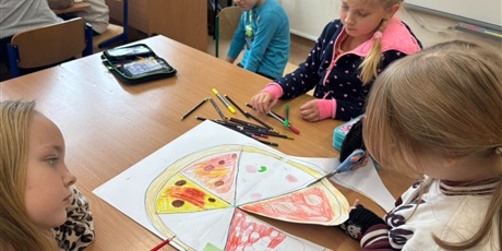 Powiększ grafikę: 3b-w-ramach-innowacji-pedagogicznej-mali-podroznicy-686786.jpg