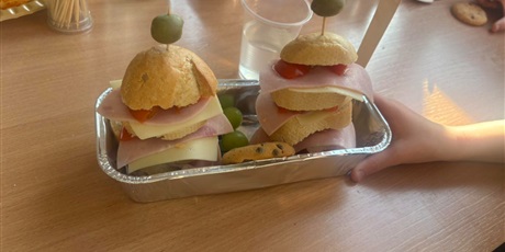 Powiększ grafikę: 3b-w-ramach-innowacji-pedagogicznej-mali-podroznicy-686791.jpg