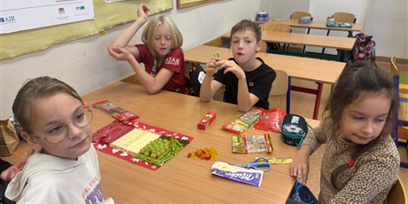 Powiększ grafikę: 3b-w-ramach-innowacji-pedagogicznej-mali-podroznicy-686796.jpg