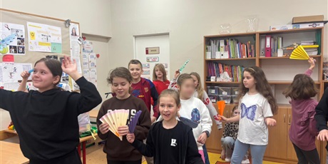 Powiększ grafikę: 3b-w-ramach-innowacji-pedagogicznej-mali-podroznicy-686802.jpg