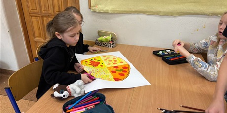 Powiększ grafikę: 3b-w-ramach-innowacji-pedagogicznej-mali-podroznicy-686803.jpg