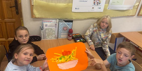 Powiększ grafikę: 3b-w-ramach-innowacji-pedagogicznej-mali-podroznicy-686805.jpg