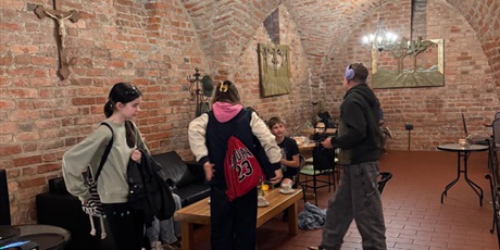 Powiększ grafikę: 6b-na-wczorajszej-wycieczce-z-przewodnikiem-621302.jpg