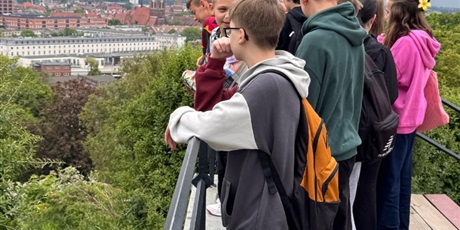 Powiększ grafikę: 6b-na-wczorajszej-wycieczce-z-przewodnikiem-621312.jpg
