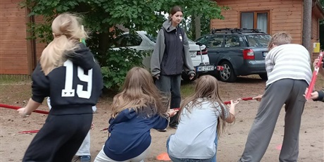 Powiększ grafikę: 7a-i-6b-pozdrawiaja-z-biwaku-na-polwyspie-lipa-635520.jpg