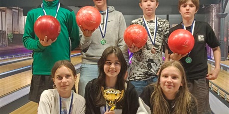 Powiększ grafikę: bowling-543421.jpg