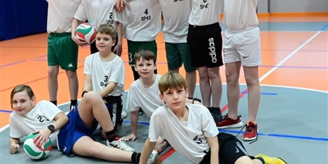 Powiększ grafikę: chlopcy-z-4-klas-587049.jpg