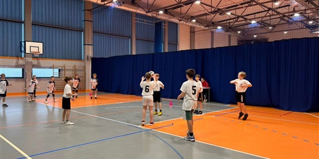 Powiększ grafikę: chlopcy-z-4-klas-587050.jpg