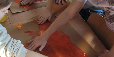 Powiększ grafikę: druga-polowa-lutego-w-naszej-swietlicy-byla-pelna-energii-i-tworczej-radosci-681024.jpg