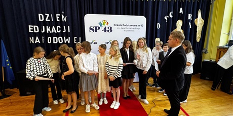 Powiększ grafikę: dzien-edukacji-narodowej-2025-nasze-szkolne-oscary-648510.jpg