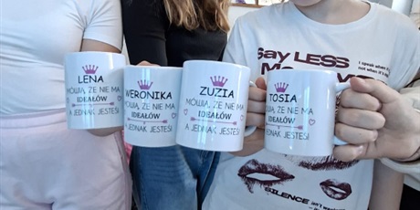 Powiększ grafikę: dzien-kobiet-w-klasie-5c-681235.jpg