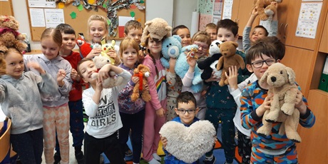 Powiększ grafikę: dzien-pluszowego-misia-660980.jpg