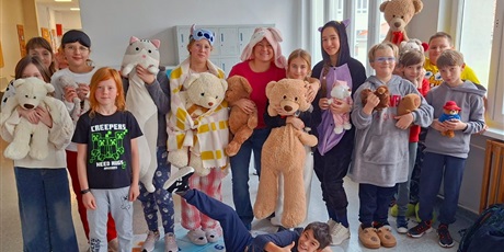 Powiększ grafikę: dzien-pluszowego-misia-660985.jpg