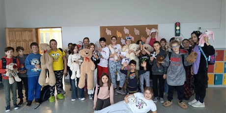 Powiększ grafikę: dzien-pluszowego-misia-660986.jpg