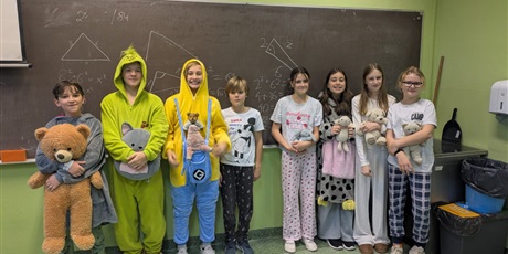 Powiększ grafikę: dzien-pluszowego-misia-660987.jpg