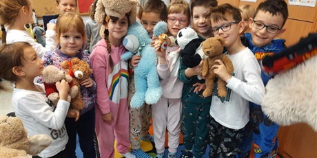 Powiększ grafikę: dzien-pluszowego-misia-660988.jpg