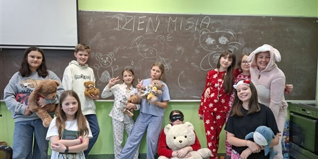 Powiększ grafikę: dzien-pluszowego-misia-660992.jpg