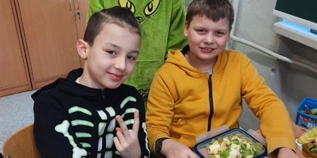 Powiększ grafikę: dzien-salatkowy-w-klasie-3b-599575.jpg