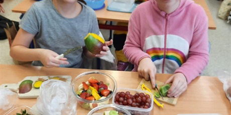Powiększ grafikę: dzien-salatkowy-w-klasie-3b-599576.jpg