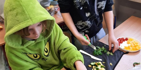 Powiększ grafikę: dzien-salatkowy-w-klasie-3b-599578.jpg