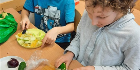 Powiększ grafikę: dzien-salatkowy-w-klasie-3b-599587.jpg