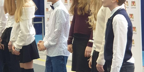 Powiększ grafikę: dzis-nasi-uczniowie-z-rak-pani-prezydent-otrzymali-stypendia-677121.jpg