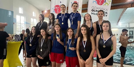 Powiększ grafikę: dzis-nasze-dziewczyny-godnie-reprezentowaly-szkole-podczas-mistrzostw-gdanska-w-plywaniu-druzynowym-665456.jpg