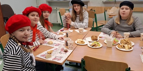 Powiększ grafikę: dzis-uczniowie-klasy-4b-674316.jpg