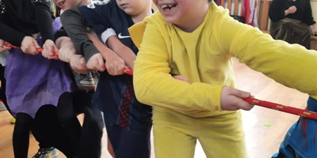 Powiększ grafikę: dzis-w-naszej-szkole-odbyl-sie-bal-karnawalowy-dla-klas-1-3-674257.jpg