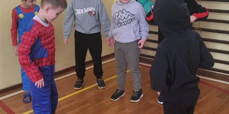 Powiększ grafikę: dzis-w-naszej-szkole-odbyl-sie-bal-karnawalowy-dla-klas-1-3-674260.jpg