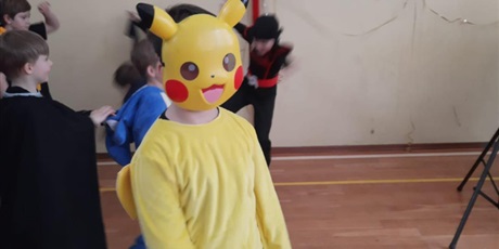 Powiększ grafikę: dzis-w-naszej-szkole-odbyl-sie-bal-karnawalowy-dla-klas-1-3-674262.jpg