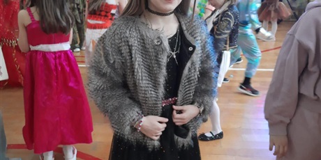 Powiększ grafikę: dzis-w-naszej-szkole-odbyl-sie-bal-karnawalowy-dla-klas-1-3-674268.jpg