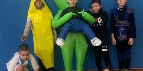 Powiększ grafikę: dzis-w-naszej-szkole-odbyl-sie-bal-karnawalowy-dla-klas-1-3-674270.jpg