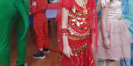 Powiększ grafikę: dzis-w-naszej-szkole-odbyl-sie-bal-karnawalowy-dla-klas-1-3-674284.jpg