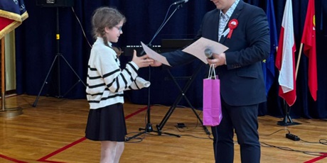 Powiększ grafikę: dzis-w-naszej-szkole-odbyl-sie-uroczysty-apel-z-okazji-narodowego-swieta-niepodleglosci-655604.jpg