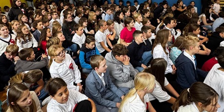 Powiększ grafikę: dzis-w-naszej-szkole-odbyl-sie-uroczysty-apel-z-okazji-narodowego-swieta-niepodleglosci-655608.jpg