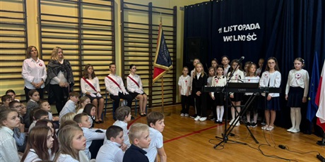 Powiększ grafikę: dzis-w-naszej-szkole-odbyl-sie-uroczysty-apel-z-okazji-narodowego-swieta-niepodleglosci-655610.jpg