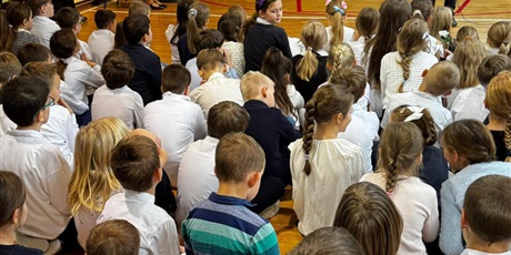 Powiększ grafikę: dzis-w-naszej-szkole-odbyl-sie-uroczysty-apel-z-okazji-narodowego-swieta-niepodleglosci-655612.jpg