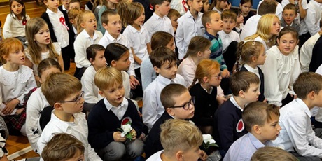 Powiększ grafikę: dzis-w-naszej-szkole-odbyl-sie-uroczysty-apel-z-okazji-narodowego-swieta-niepodleglosci-655621.jpg