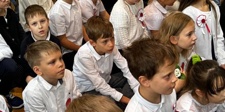 Powiększ grafikę: dzis-w-naszej-szkole-odbyl-sie-uroczysty-apel-z-okazji-narodowego-swieta-niepodleglosci-655623.jpg