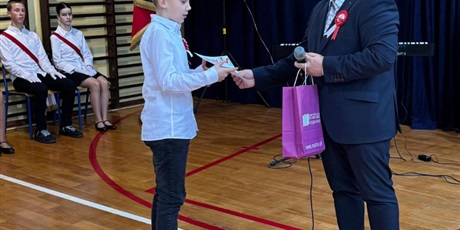 Powiększ grafikę: dzis-w-naszej-szkole-odbyl-sie-uroczysty-apel-z-okazji-narodowego-swieta-niepodleglosci-655624.jpg