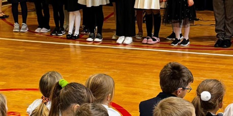 Powiększ grafikę: dzis-w-naszej-szkole-odbyl-sie-uroczysty-apel-z-okazji-narodowego-swieta-niepodleglosci-655627.jpg