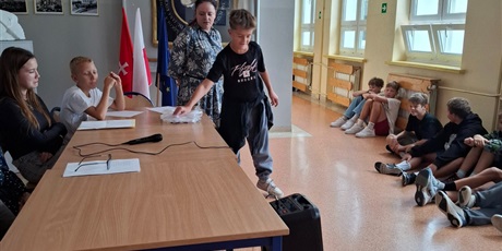 Powiększ grafikę: dzis-w-naszej-szkole-odbyla-sie-14-edycja-narodowego-czytania-2025-638613.jpg