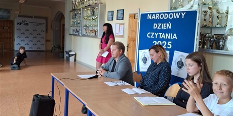 Powiększ grafikę: dzis-w-naszej-szkole-odbyla-sie-14-edycja-narodowego-czytania-2025-638618.jpg