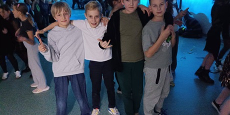 Powiększ grafikę: dzis-w-naszej-szkole-odbyla-sie-dyskoteka-andrzejkowa-660919.jpg