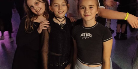 Powiększ grafikę: dzis-w-naszej-szkole-odbyla-sie-dyskoteka-andrzejkowa-660920.jpg