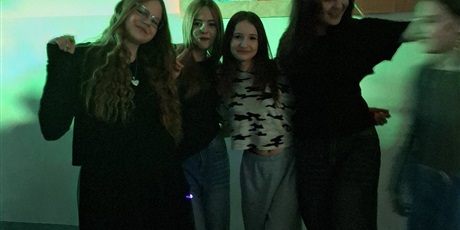 Powiększ grafikę: dzis-w-naszej-szkole-odbyla-sie-dyskoteka-andrzejkowa-660923.jpg