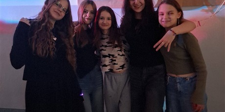 Powiększ grafikę: dzis-w-naszej-szkole-odbyla-sie-dyskoteka-andrzejkowa-660924.jpg