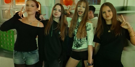 Powiększ grafikę: dzis-w-naszej-szkole-odbyla-sie-dyskoteka-andrzejkowa-660927.jpg